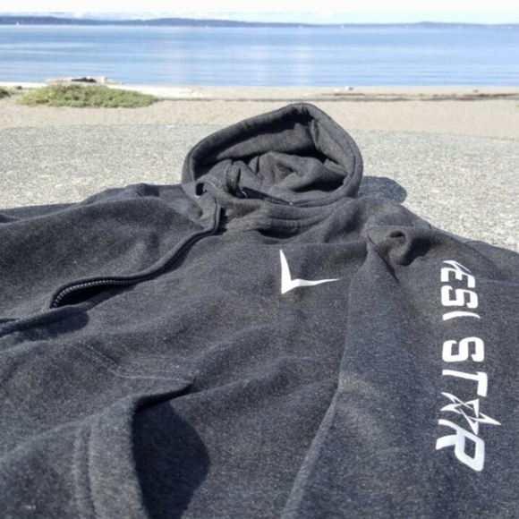 Vesi Star Cotton Hoodie, Zipper, Front Pockets - Picture 2 of 6